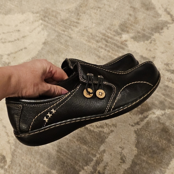 Clarks Shoes - Nwot Clarks bendables leather black  Slip On 61633 Loafers8,5M